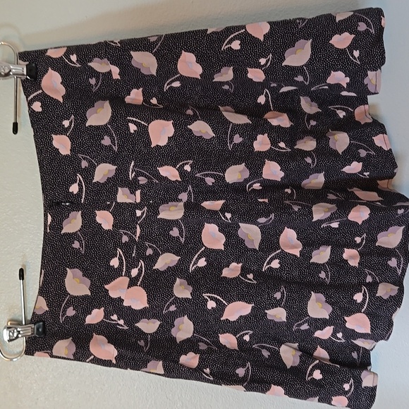 Loft Navy Floral Ruffle Skirt Size 6 - Picture 3 of 7